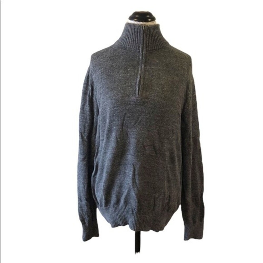 Gray Men's GAP sweater